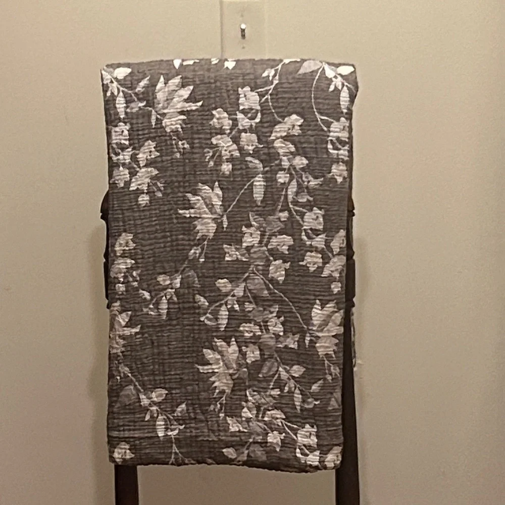 Mushroom Gray + Cream Quilted Cover Winter’s Floral Size Queen New With Tags